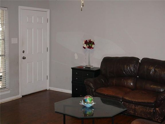 5th image of 306 White Oak Dr #A