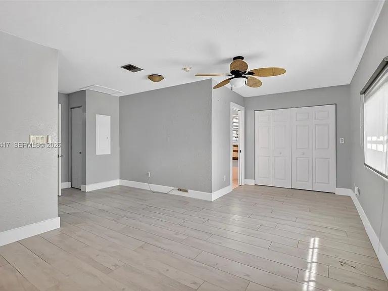 217 SE 5th St — Photo 20