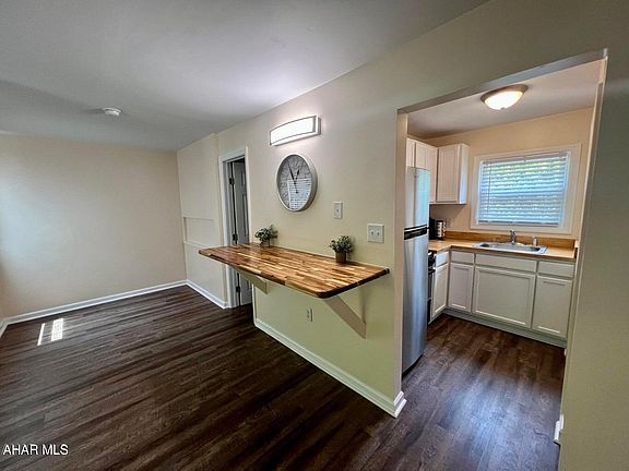 4th image of 209 E Valley Point Ln