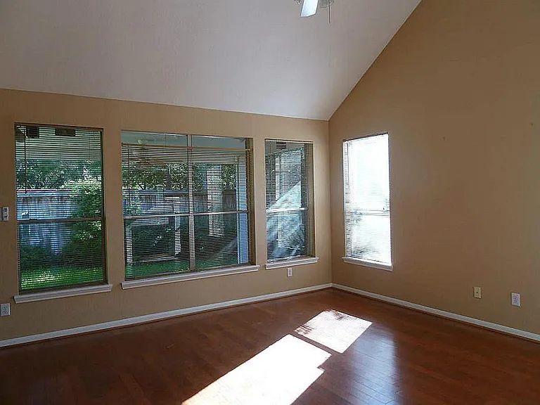 22554 Bristolwood Ct — Photo 3