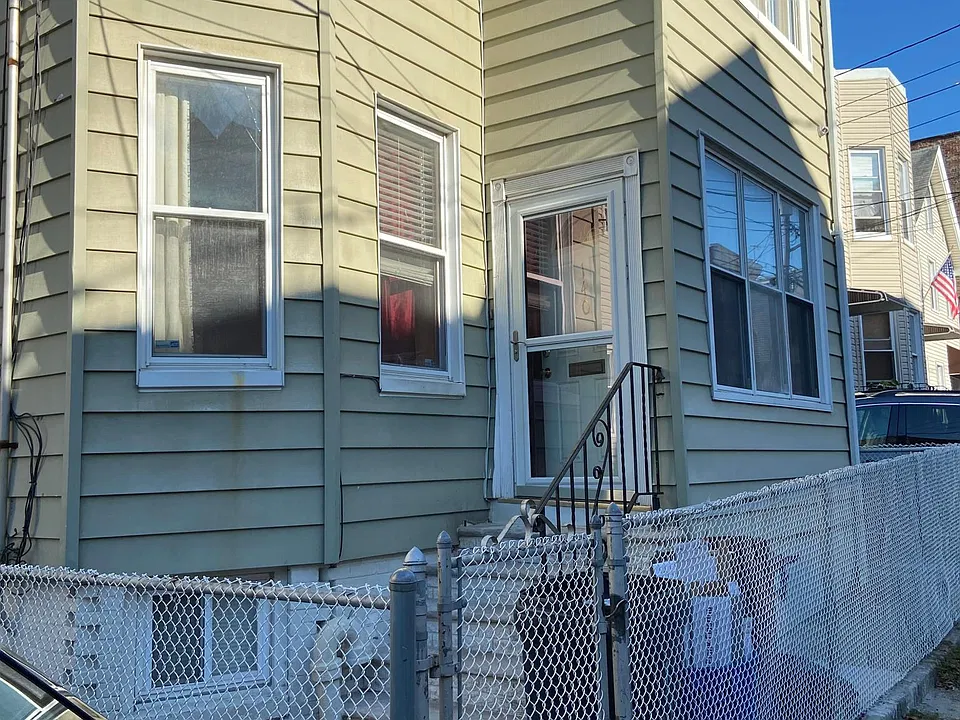 140 Dekalb Ave #1