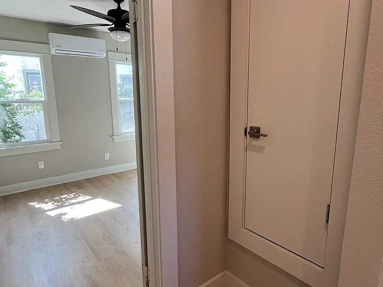 228 W Pearl St — Photo 11