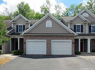 681 Royal Sunset Dr, Webster, NY 14580