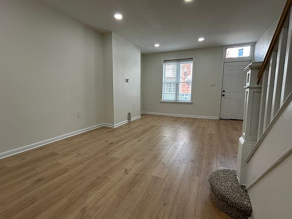 4th image of 2054 Mercy St