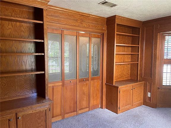 3rd image of 1461 Shady Cove Ln