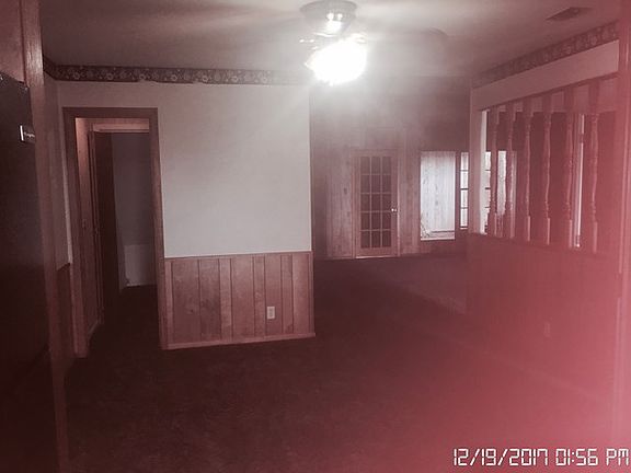 4th image of 1914 Shelly Blvd