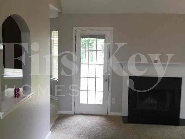 50 Greenway Dr — Photo 2