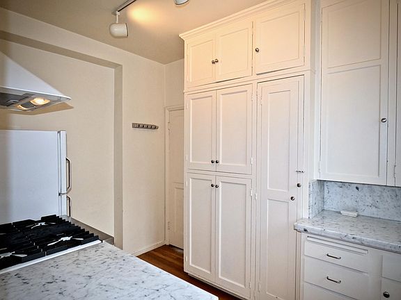 5th image of 2360 Pacific Ave APT 303