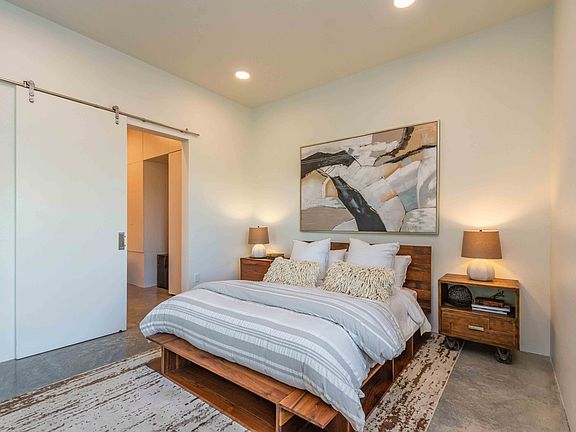 5th image of 2417 J St #403