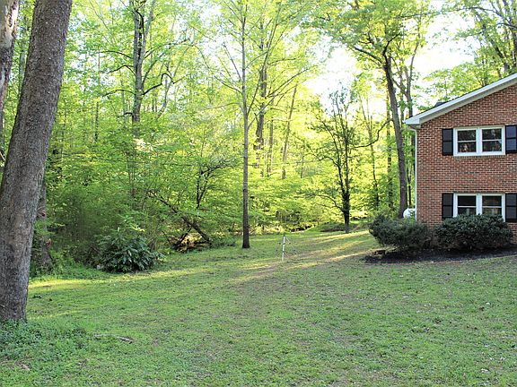 Large side yard
