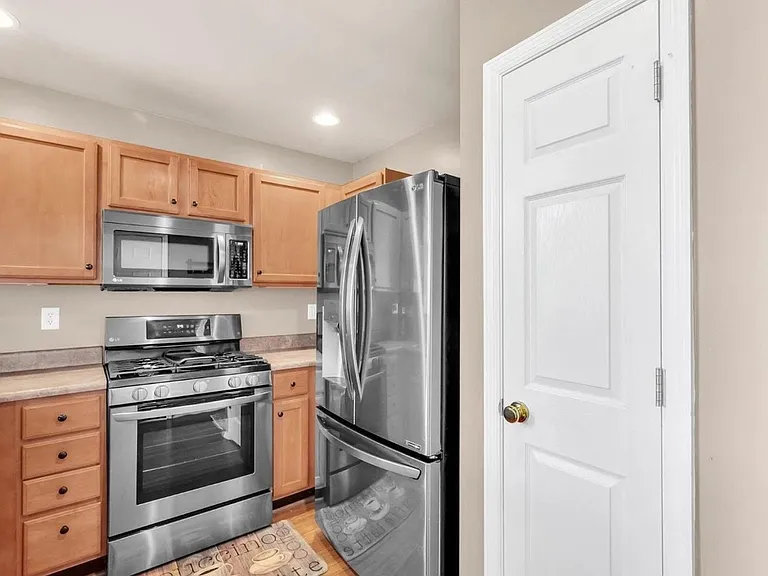 836 Wayland Dr — Photo 9