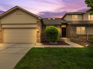 15255 Windmill Dr, Macomb, MI 48044
