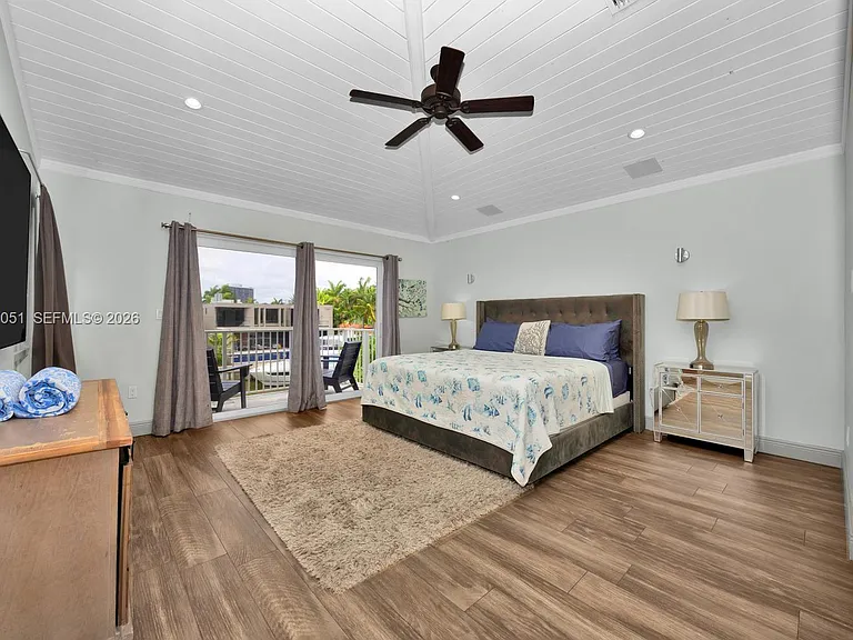 1076 NE Little River Dr — Photo 11
