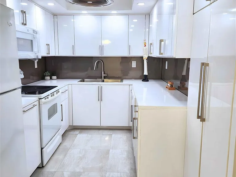 6463 La Costa Dr #301 — Photo 2