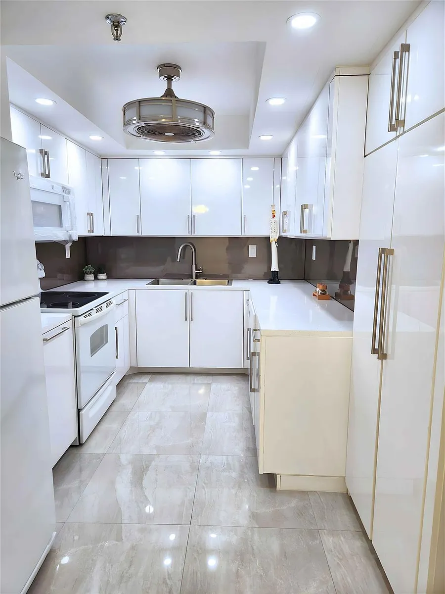 Building Photo - 6463 La Costa Dr #301