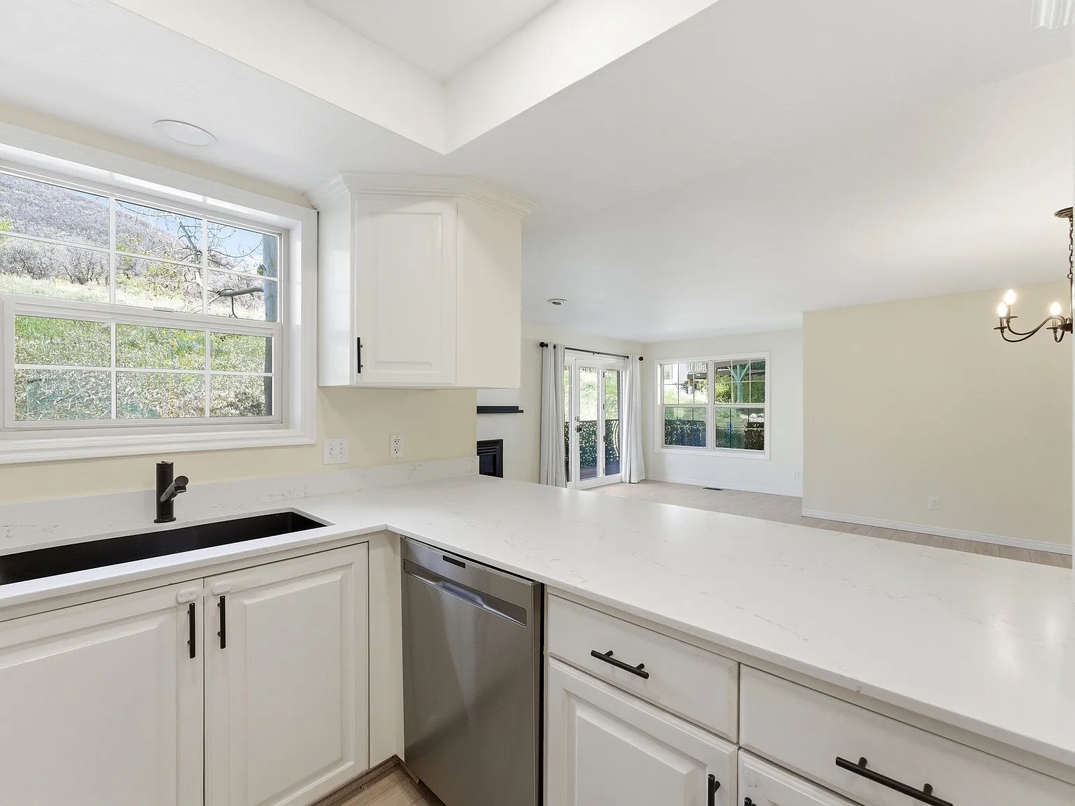 3 bed, 1500 sqft, $2,600 — Photo 4
