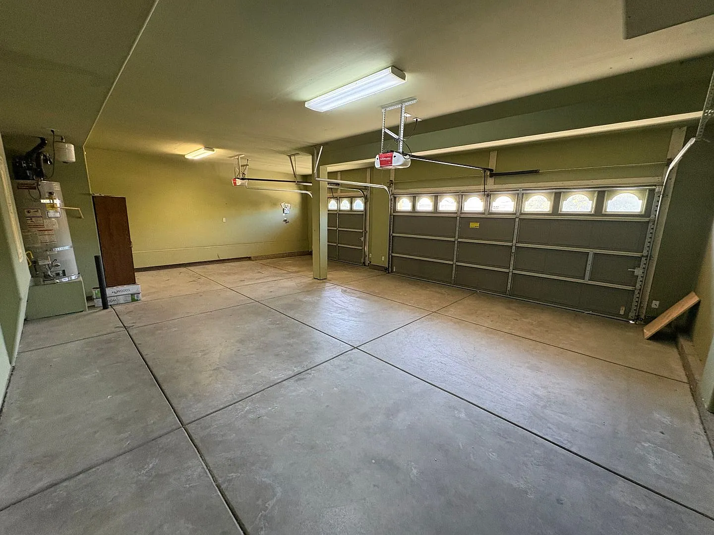 Beautiful 2 Story Home Available Now! — Photo 4