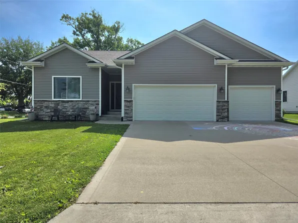 1120 N 17th St, Chariton, IA 50049