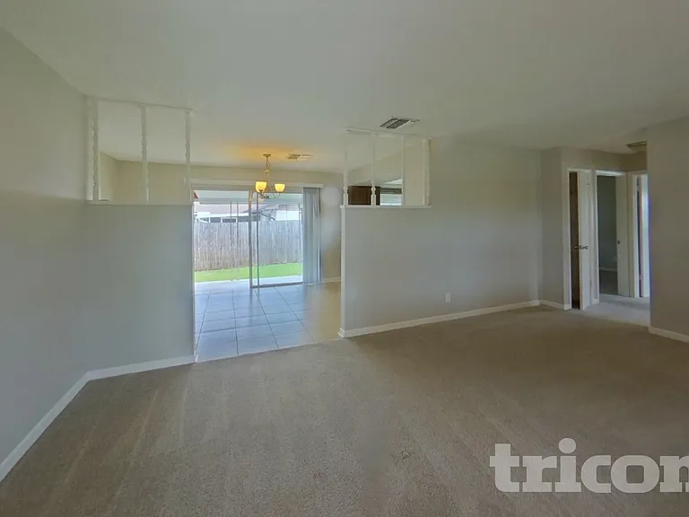 1484 Bloomingdale Rd — Photo 3