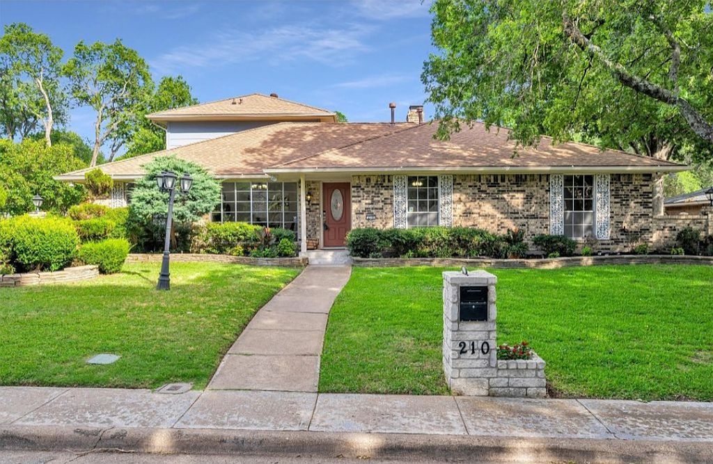 210 N Venice Dr - Property Image