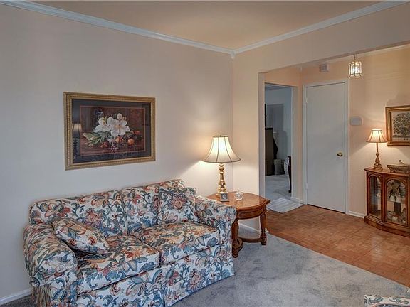 4th image of 2505 River Oaks Ln