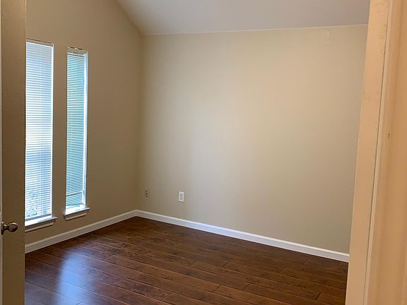 3rd image of 7936 Glenway Dr