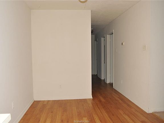 4th image of 803 San Saba Dr