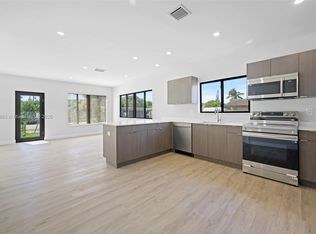 349 NW 40th St #104, Oakland Park, FL 33309