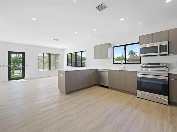 349 NW 40th St #104, Oakland Park, FL 33309