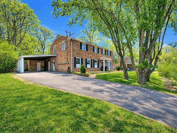 3rd image of 4824 Briarwood Dr