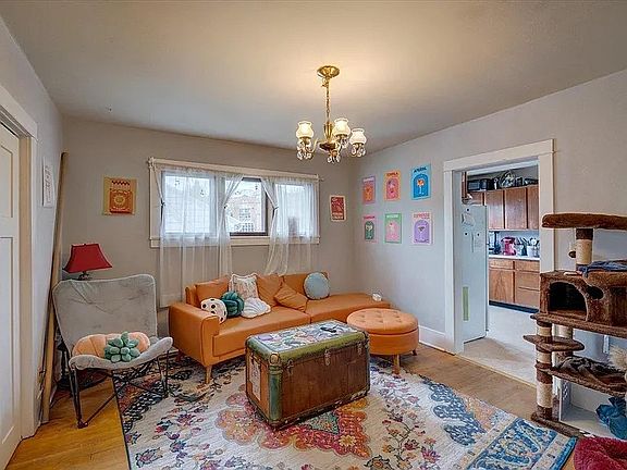 3rd image of 2318-2320 E Washington Ave #2