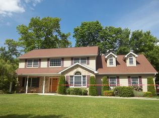 526 Parkmeadow Dr, Pottsville, PA 17901