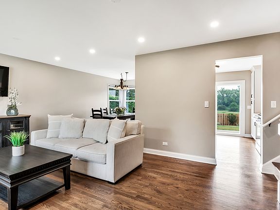 2nd image of 830 Harvest Dr