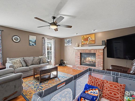 4th image of 401 Crest View Dr