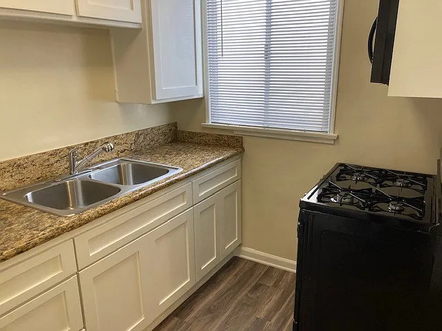 132 N Maple St #132 — Photo 3