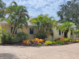 5557 Shadow Lawn Dr, Sarasota, FL 34242