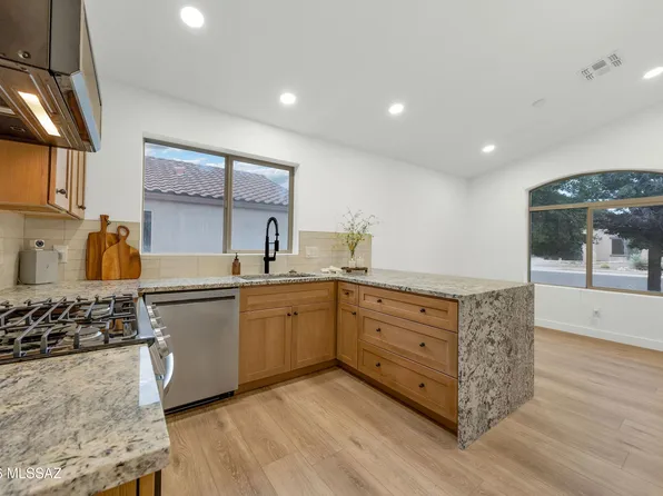 7898 W Sacramento Hill Dr, Tucson, AZ 85743