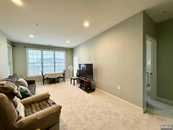 6311 Brookhaven Ct, Riverdale, NJ 07457