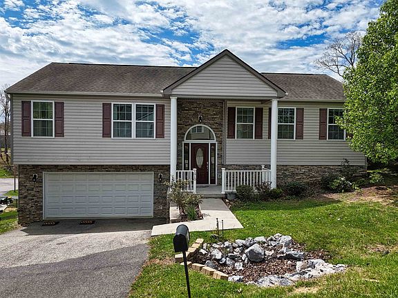 3rd image of 1410 Sherwood Dr