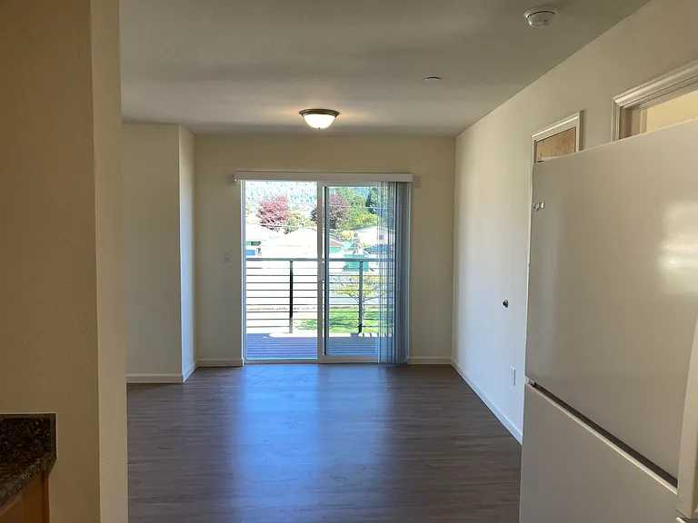 2042 Smith Ln #D — Photo 7