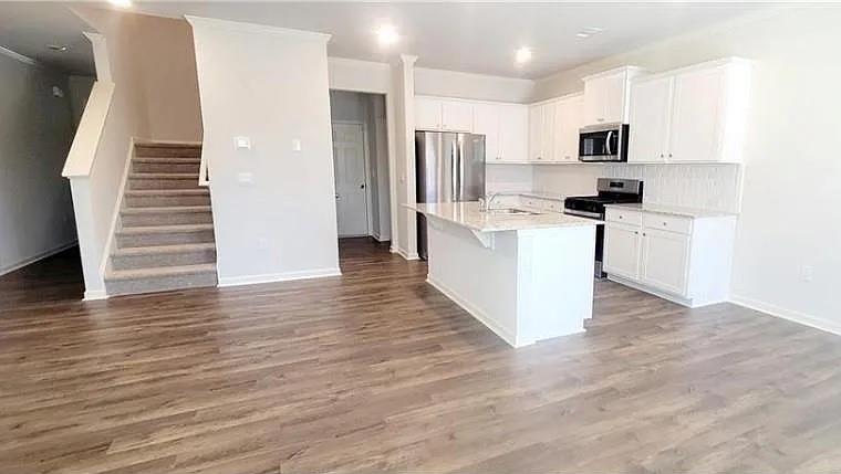3310 Greyton Dr — Photo 3