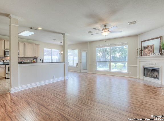 2nd image of 3913 Arroyo Del Sol