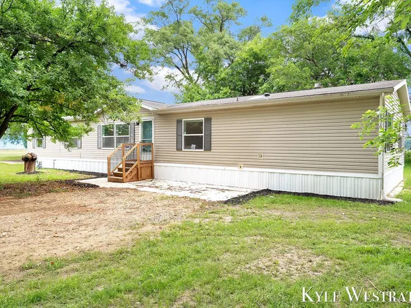 1515 10th St, Martin, MI 49070