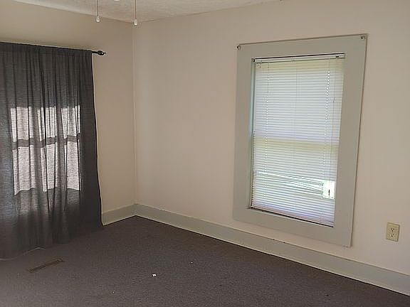 5th image of 119 W Stephens St