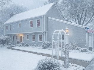 2412 W Chestnut Rd, Mequon, WI 53092