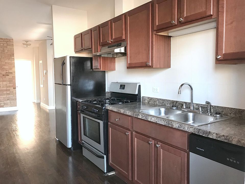 1st image of 1552 W Thome Ave #1