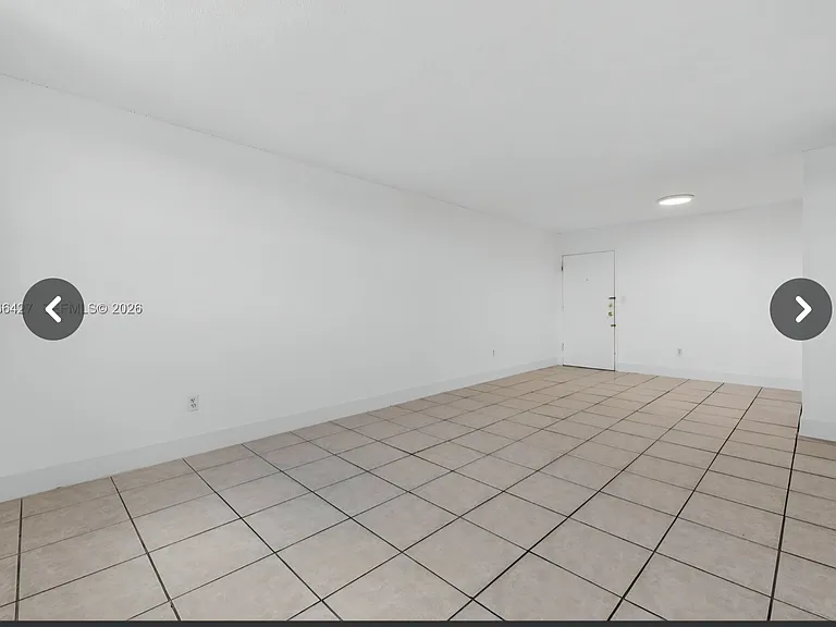606 W 81st St #302 — Photo 11