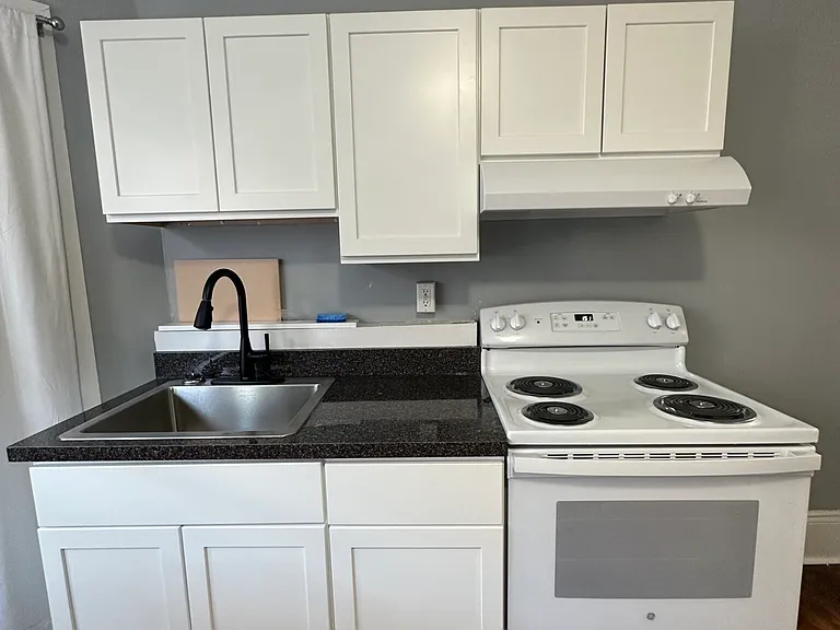 881 Huntington Ave #8 — Photo 5