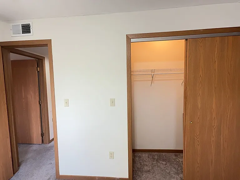 Pineview Apartments — Photo 37