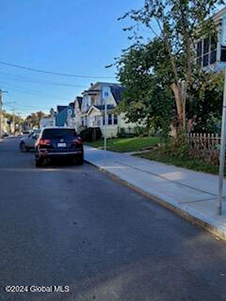 4th image of 36 Slingerland Street